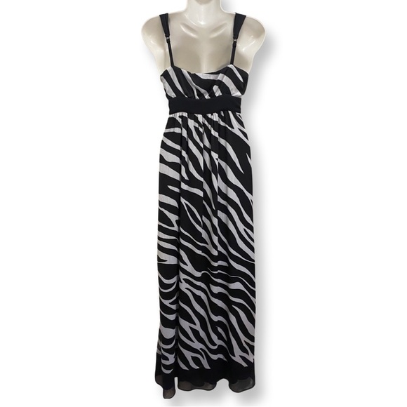 White House black market dress π2/$30π - Picture 4 of 11